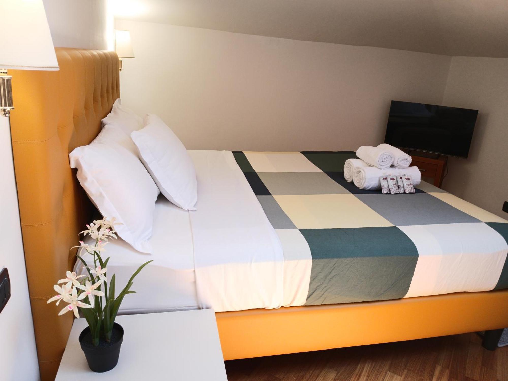 Отель Attic Garden Рим Экстерьер фото